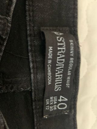 Pantalón vaquero negro