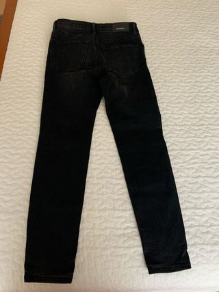 Pantalón vaquero negro