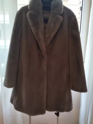 Chaquetón de pelo gris