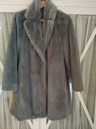 Chaquetón de pelo gris