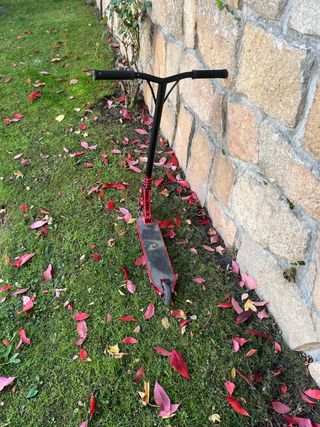 Patinete de trucos rojo