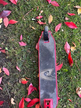 Patinete de trucos rojo