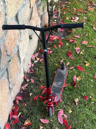 Patinete de trucos rojo