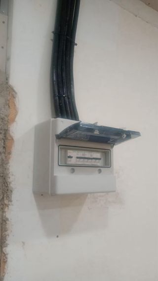 Electricista profesional para casas y tiendas.