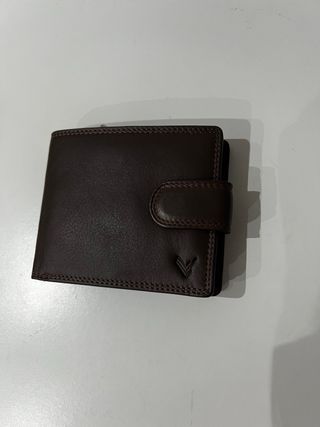 Billetera de piel marrón