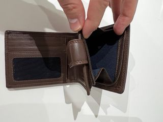 Billetera de piel marrón