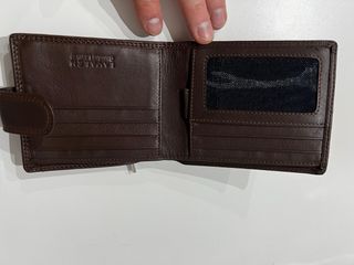 Billetera de piel marrón