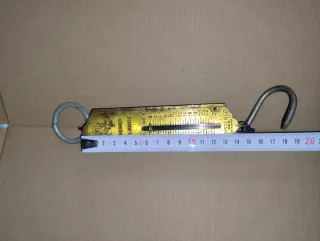 Báscula de bolsillo y plomada de latón