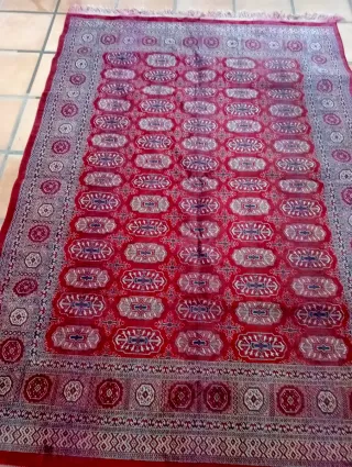 Tappeto di lana rosso e viola