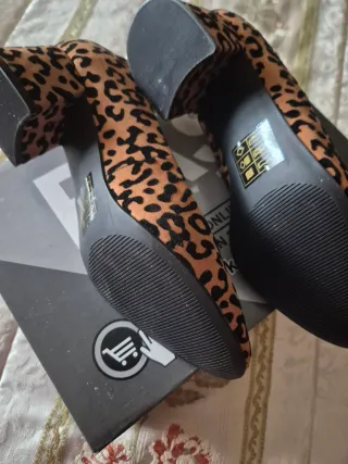 Zapatos tacón estampado leopardo Talla 36