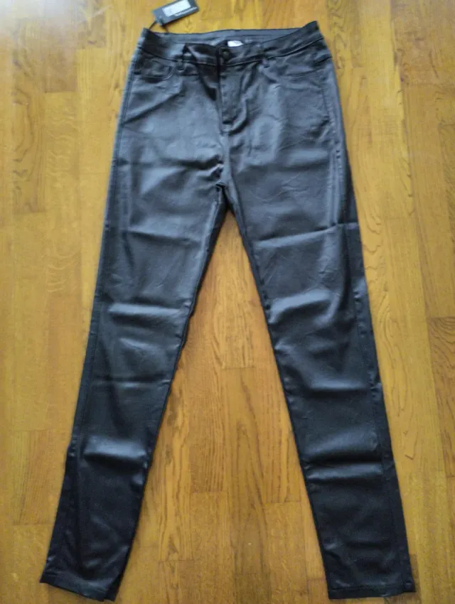 Pantalones efecto piel mujer