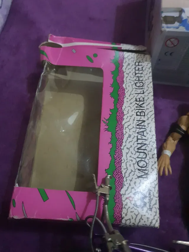 Lote de Figuras de Ação + Acender Bicicleta