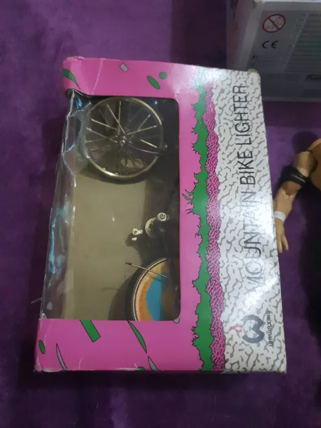 Lote de Figuras de Ação + Acender Bicicleta