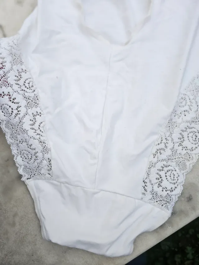 Body bianco con pizzo