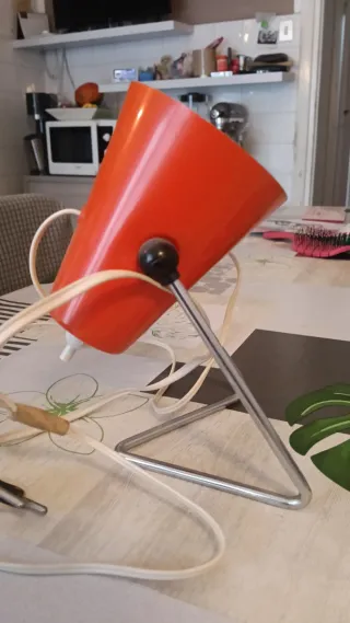 Lampada da tavolo arancione e argento