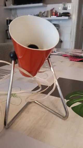 Lampada da tavolo arancione e argento