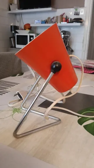 Lampada da tavolo arancione e argento