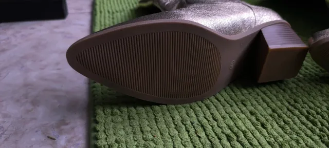 Botas camperas douradas metalizadas