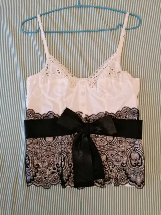 Top Pinko encaje negro y blanco