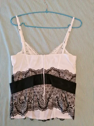 Top Pinko encaje negro y blanco