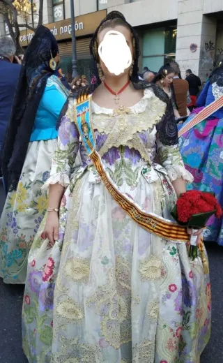 Traje de Fallera Oro y blanco