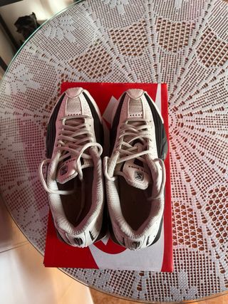 Nike Shox R4 Sail/Sail-Black-Fauna Brow