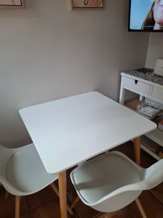 Tavolo da cucina bianco e in legno