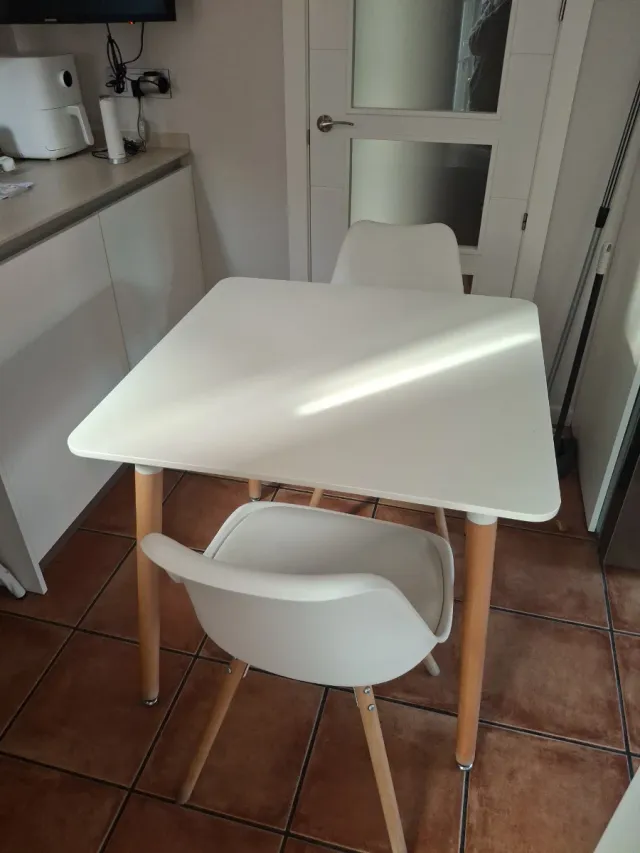 Tavolo da cucina bianco e in legno