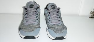 Nike gris y negro