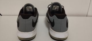 Nike gris y negro