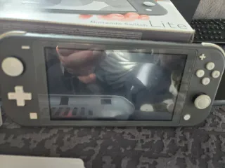 Nintendo Switch Lite Grigia con M.A.G.I.A.