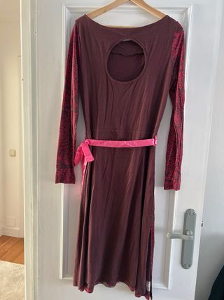 Vestido Desigual estampado burdeos y rosa