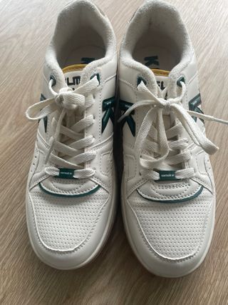 Zapatillas deportivas KELME blancas y verdes