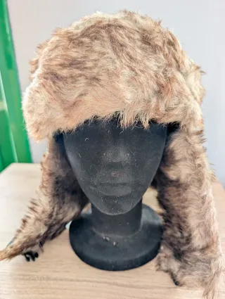 Gorro de nieve negro con orejeras