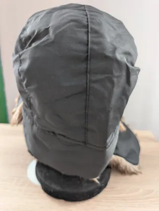 Gorro de nieve negro con orejeras