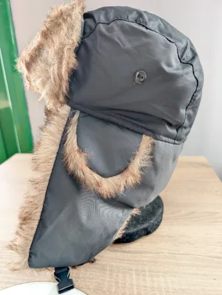 Gorro de nieve negro con orejeras