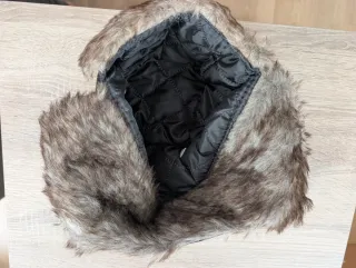 Gorro de nieve negro con orejeras