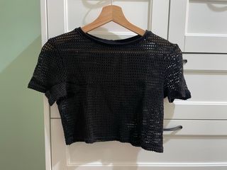 Camiseta rejilla Bershka negra