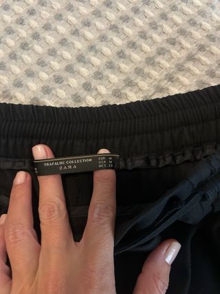 Pantalón negro Zara