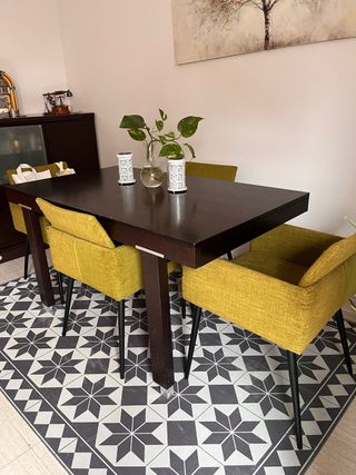 Mesa de comedor madera oscura extensible