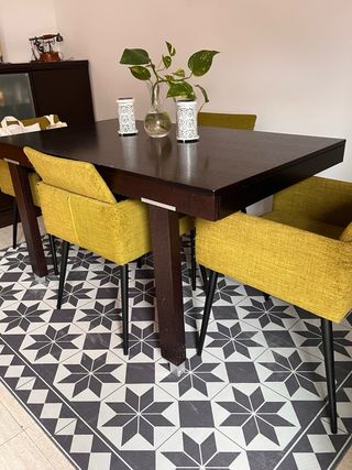 Mesa de comedor madera oscura extensible