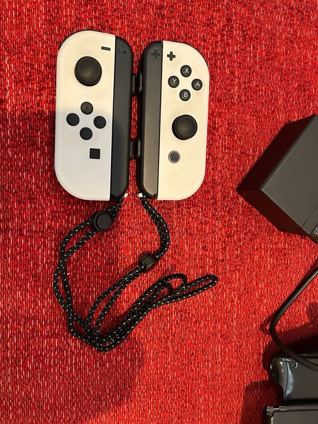 Nintendo Switch OLED Blanca y Negra