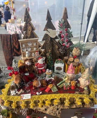 Casa di Babbo Natale con luci