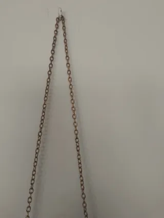 Bolso de mano amarillo con cadena