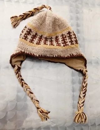 Berretto paraorecchie invernale lana made in Nepal