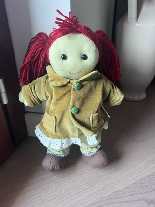 Bambola vintage con capelli rossi