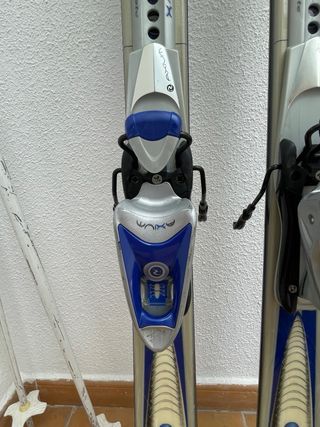 Esquís Rossignol con bastones