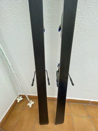 Esquís Rossignol con bastones