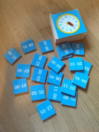 Juego de madera para aprender las horas