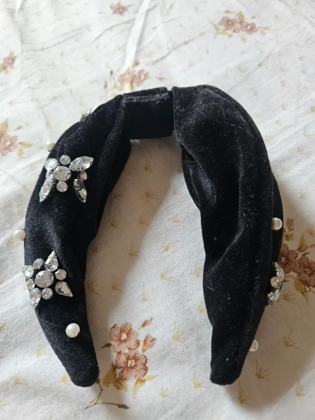 Cerchietto velluto nero con perle e strass